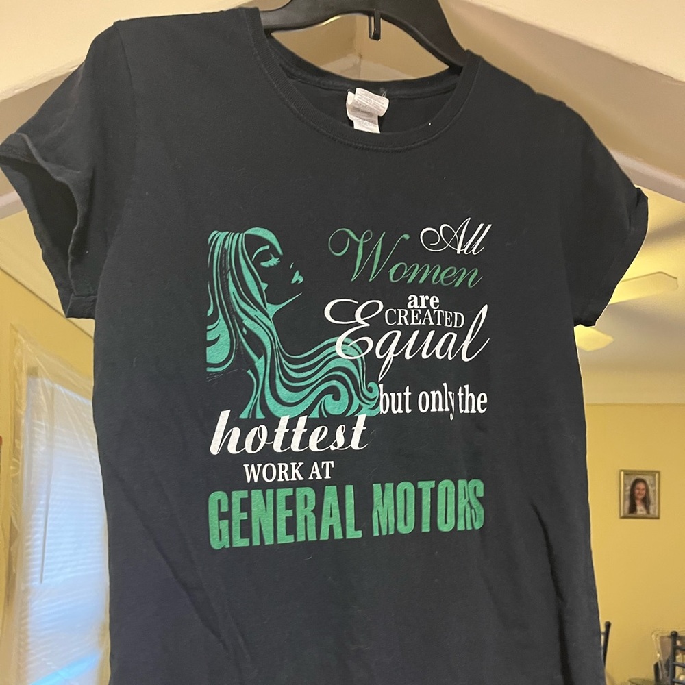 GM hot girls tee